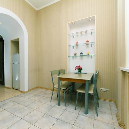 Apartment Baseina Khreschatyk Kiev Bagian luar foto
